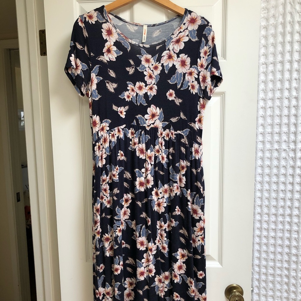 Mid-Length Floral Dress (w/ Pockets!!)